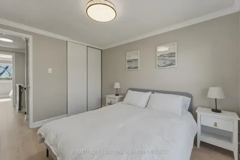 2272 Mowat Avenue Oakville ON L6H 5L8