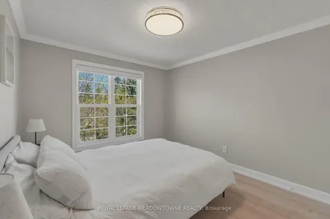 2272 Mowat Avenue Oakville ON L6H 5L8