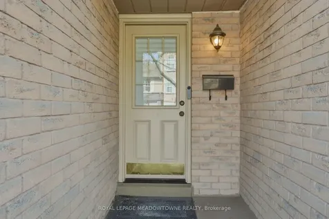 2272 Mowat Avenue Oakville ON L6H 5L8