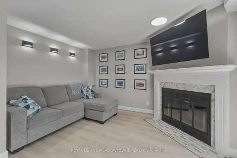 2272 Mowat Avenue Oakville ON L6H 5L8