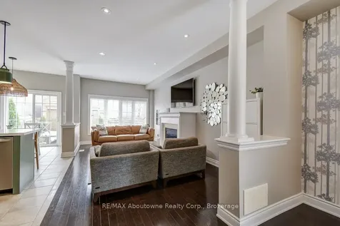 2454 Greenwich Drive Oakville ON L6M 0R8