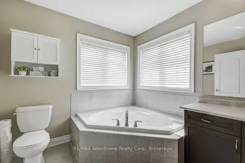 2454 Greenwich Drive Oakville ON L6M 0R8
