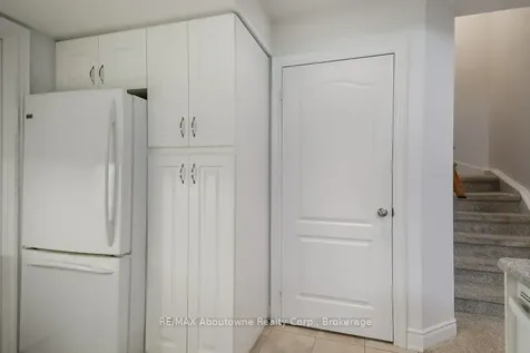 2454 Greenwich Drive Oakville ON L6M 0R8