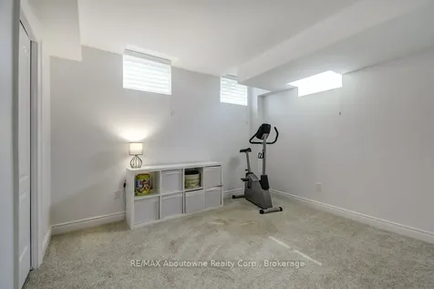2454 Greenwich Drive Oakville ON L6M 0R8
