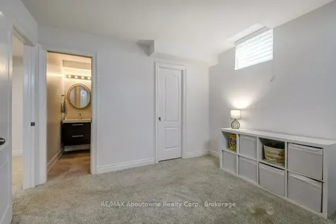 2454 Greenwich Drive Oakville ON L6M 0R8