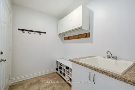 2454 Greenwich Drive Oakville ON L6M 0R8