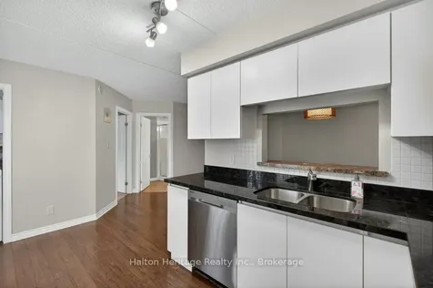 2010 Cleaver Avenue Burlington ON L7M 4C1