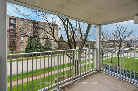 2010 Cleaver Avenue Burlington ON L7M 4C1