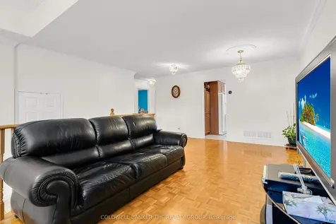 112 Cresthaven Road Brampton ON L7A 1H8
