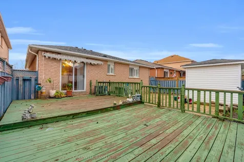 112 Cresthaven Road Brampton ON L7A 1H8