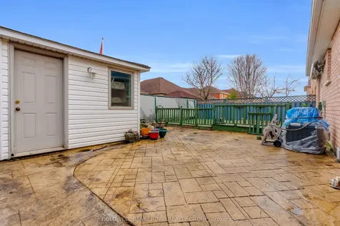 112 Cresthaven Road Brampton ON L7A 1H8