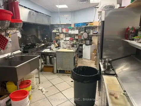 1100 Dundas Street W Mississauga ON L5C 4E7