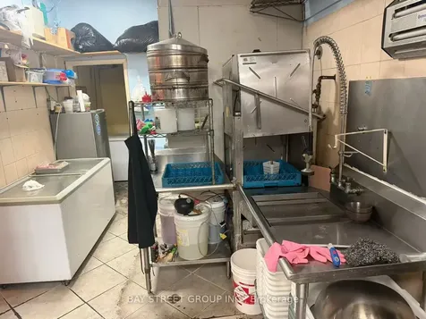 1100 Dundas Street W Mississauga ON L5C 4E7