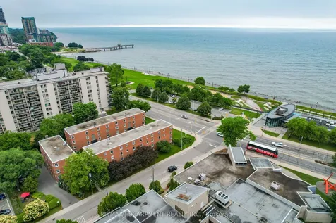 1347 Lakeshore Road Burlington ON L7S 1B1