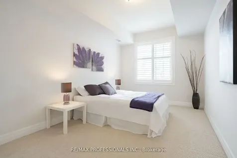 2300 Upper Middle Road Oakville ON L6M 0T4