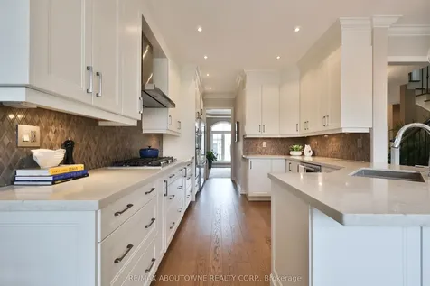 2400 Neyagawa Boulevard Oakville ON L6H 7P5