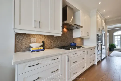 2400 Neyagawa Boulevard Oakville ON L6H 7P5