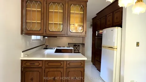 21 Mitre Place Toronto ON M9R 3C5