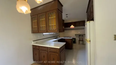 21 Mitre Place Toronto ON M9R 3C5