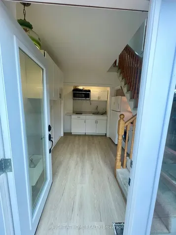 21 Mitre Place Toronto ON M9R 3C5