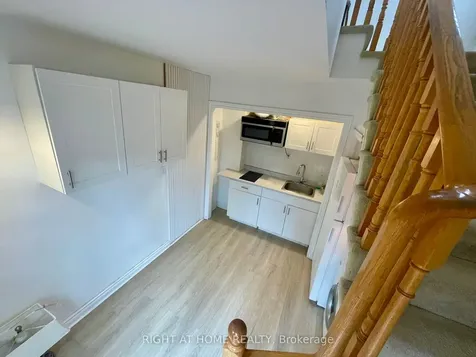 21 Mitre Place Toronto ON M9R 3C5