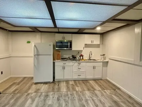 21 Mitre Place Toronto ON M9R 3C5