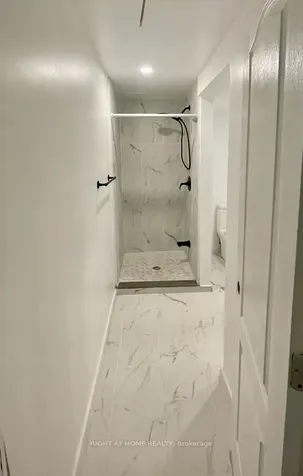 21 Mitre Place Toronto ON M9R 3C5