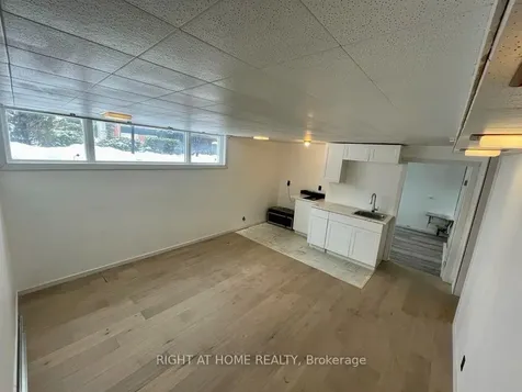 21 Mitre Place Toronto ON M9R 3C5