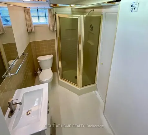 21 Mitre Place Toronto ON M9R 3C5