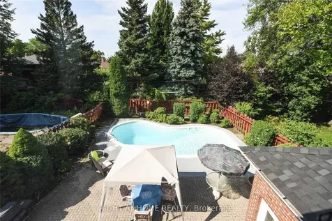 21 Mitre Place Toronto ON M9R 3C5