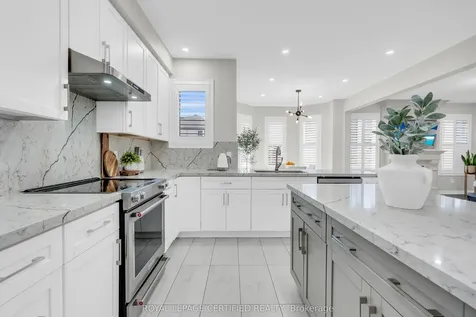 461 Downes Jackson Heights Milton ON L9T 8V7