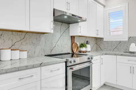 461 Downes Jackson Heights Milton ON L9T 8V7