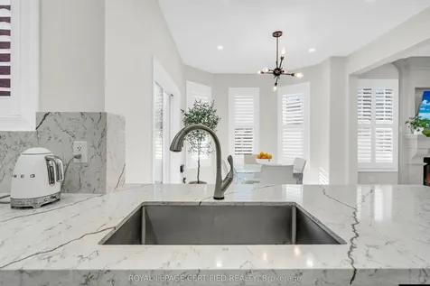 461 Downes Jackson Heights Milton ON L9T 8V7