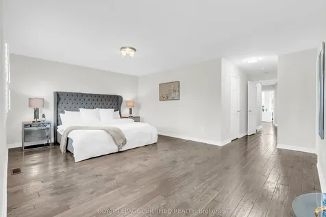 461 Downes Jackson Heights Milton ON L9T 8V7