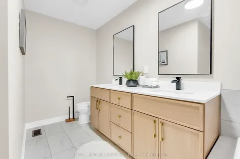 461 Downes Jackson Heights Milton ON L9T 8V7