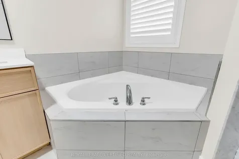 461 Downes Jackson Heights Milton ON L9T 8V7