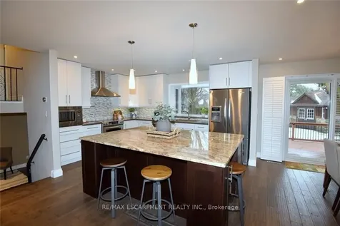 626 Vanderburgh Drive Burlington ON L7T 3W6