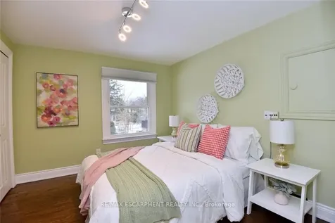 626 Vanderburgh Drive Burlington ON L7T 3W6