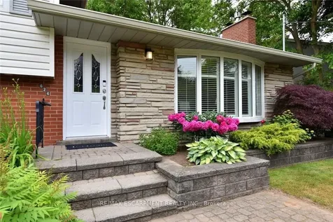 626 Vanderburgh Drive Burlington ON L7T 3W6