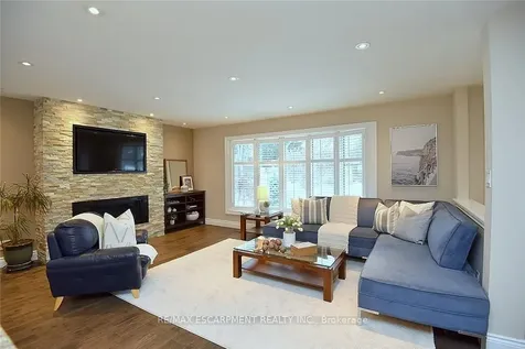 626 Vanderburgh Drive Burlington ON L7T 3W6
