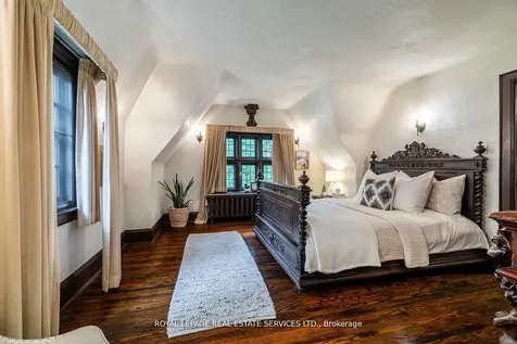 18 Queen Marys Drive Toronto ON M8X 1S2