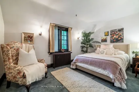 18 Queen Marys Drive Toronto ON M8X 1S2