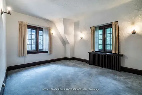 18 Queen Marys Drive Toronto ON M8X 1S2