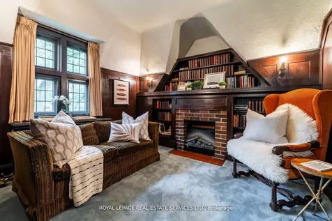 18 Queen Marys Drive Toronto ON M8X 1S2