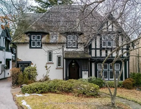 18 Queen Marys Drive Toronto ON M8X 1S2