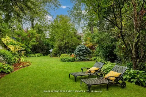 18 Queen Marys Drive Toronto ON M8X 1S2