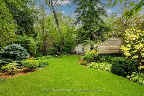 18 Queen Marys Drive Toronto ON M8X 1S2