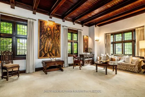 18 Queen Marys Drive Toronto ON M8X 1S2