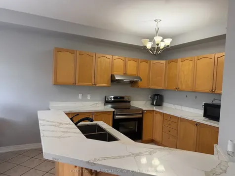 39 Hurst Street Halton Hills ON L7J 2Z8