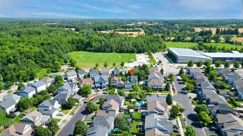 39 Hurst Street Halton Hills ON L7J 2Z8